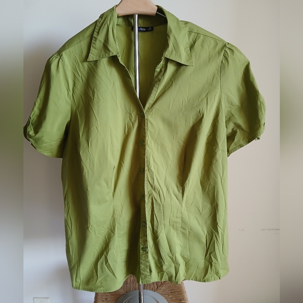 East 5th Woman Size 3X Green Button Front Top